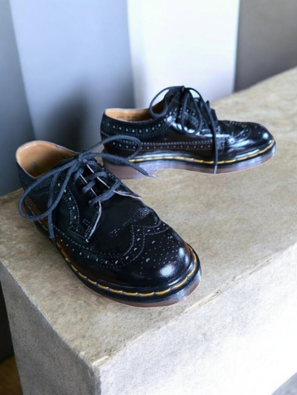 VTG DR MARTENS ( 4 US ) 3989/59 Gloss Black Brogue Wingtip Young Adult